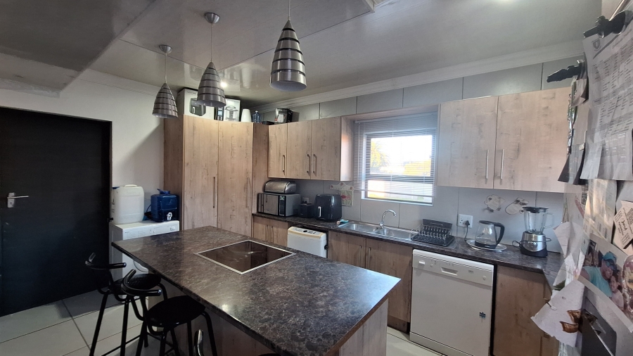 4 Bedroom Property for Sale in Velddrif Western Cape